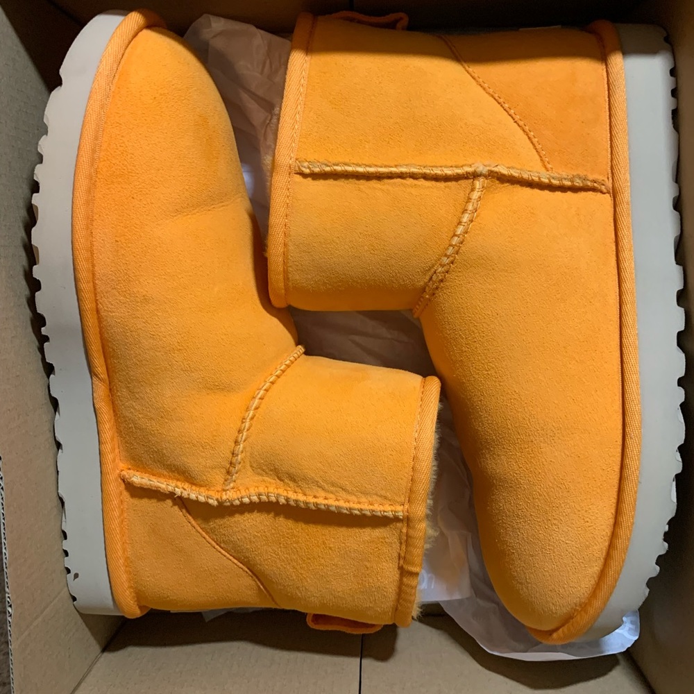 Orange Ugg Boots 🍊